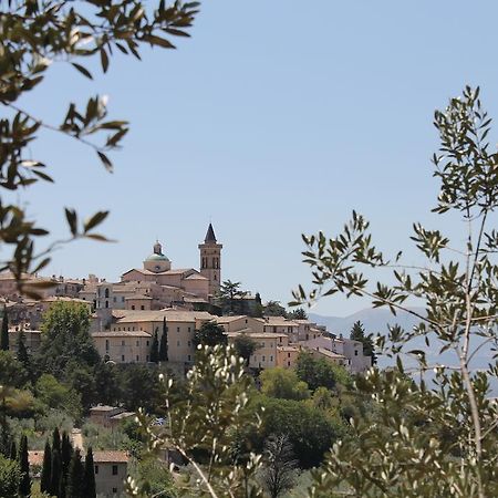 Residenza Sant'Emiliano Hotel Trevi Bagian luar foto