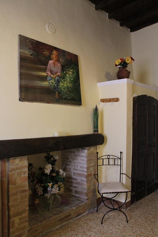 Residenza Sant'Emiliano Hotel Trevi Bagian luar foto
